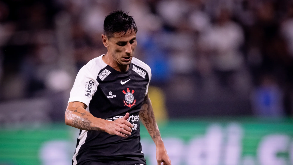 Impasse: Corinthians aguarda decisão de lateral-esquerdo e não fará 'loucuras' por permanência
