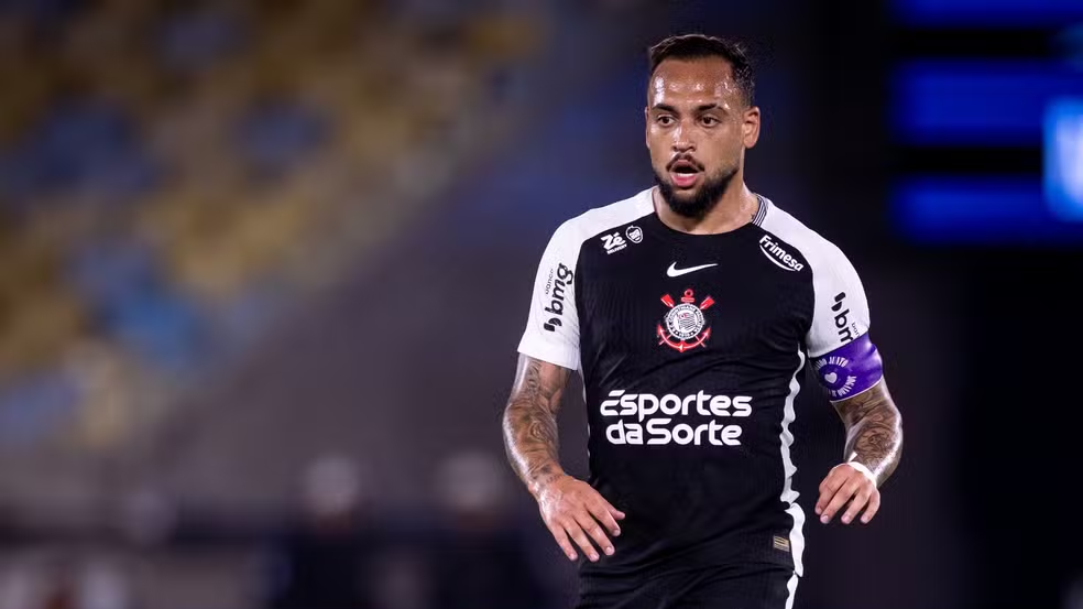 No desembarque em BH, Maycon explica decisão de escolher Atlético-MG ao invés de permanência no Corinthians