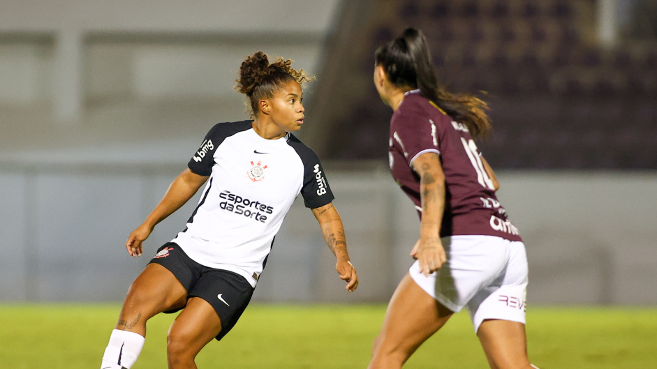 Meio-campista do Corinthians chega ao Brasil após problemas para sair da Venezuela