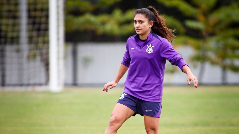 Lateral que atuou duas temporadas pelo Corinthians é anunciada em rival