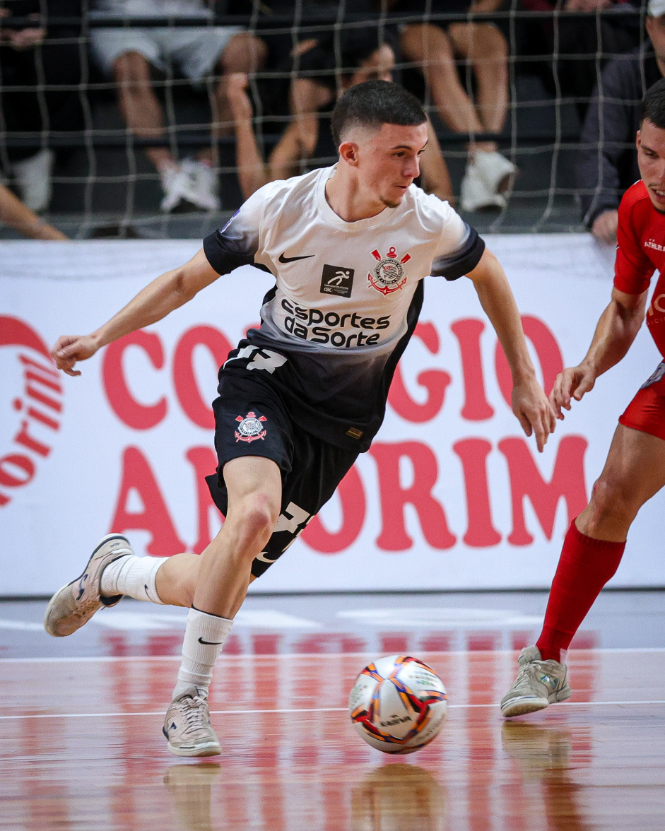 Corinthians Futsal anuncia promoção de ala para o time principal