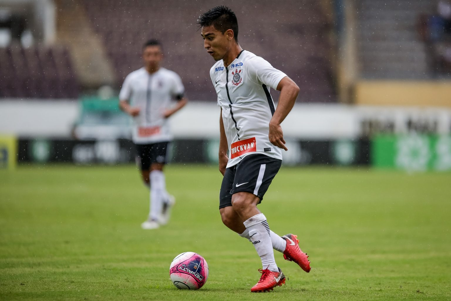 Veja por onde anda Fabricio Oya, ex-camisa 10 da base do Corinthians