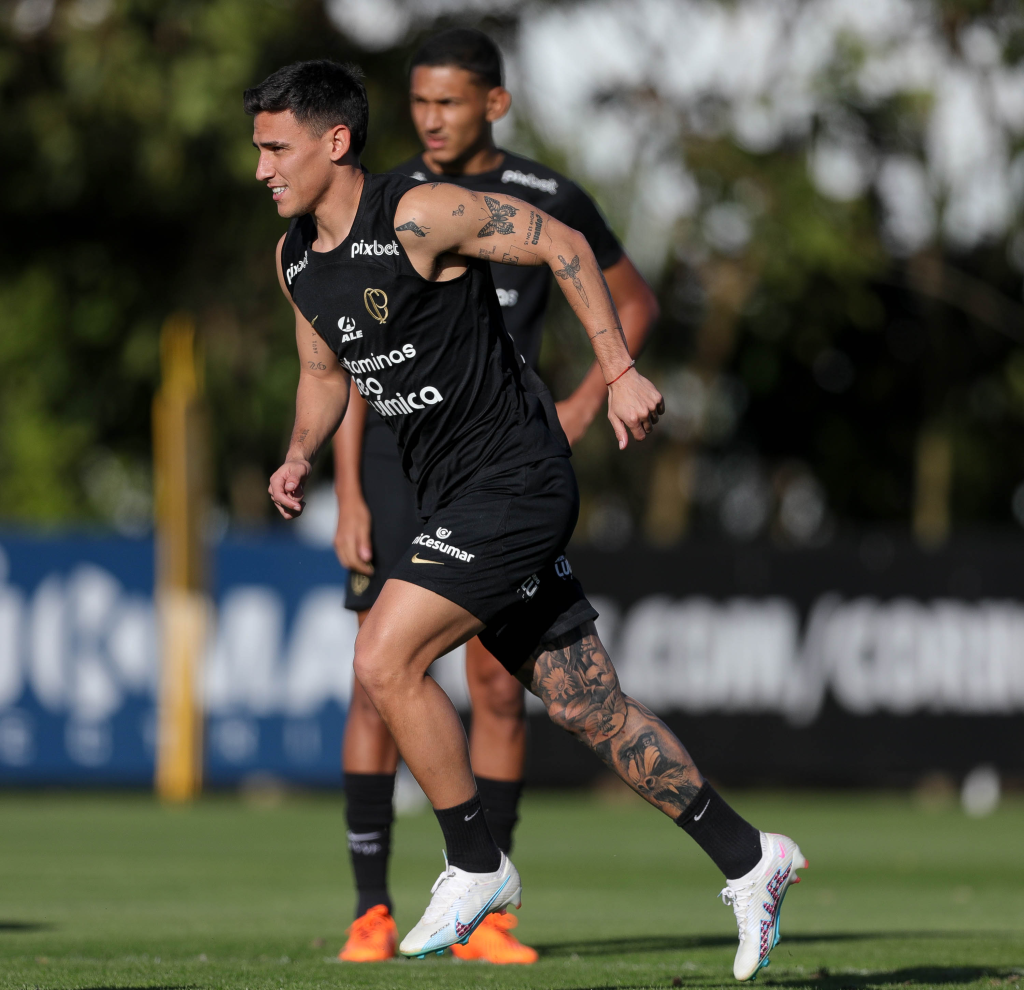 Corinthians quita primeira parcela de débito com o meia paraguaio Matías Rojas