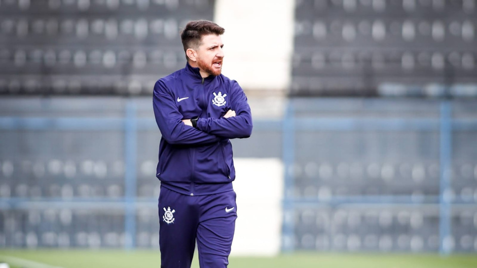 William Batista comenta 'ansiedade' do Corinthians em estreia na Copinha e elogia personalidade da equipe