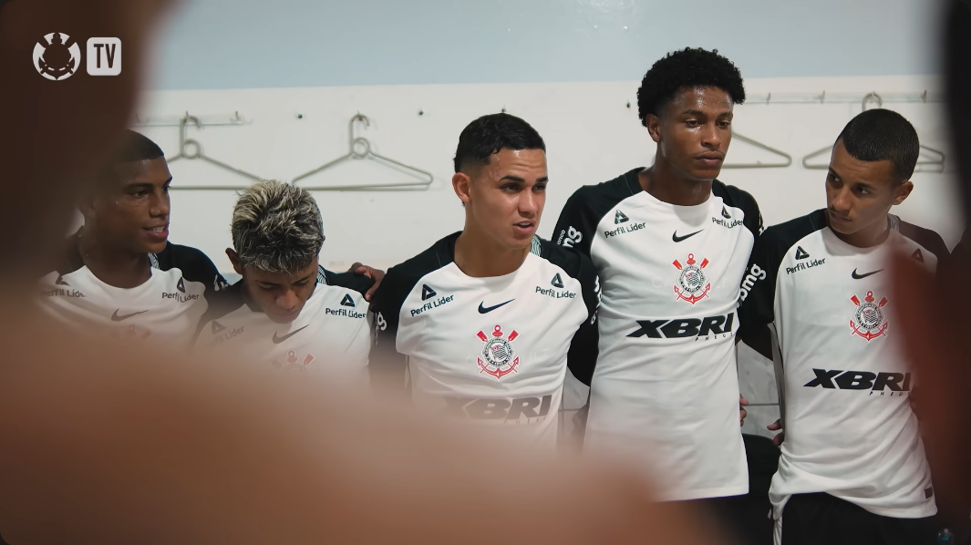 Bastidores da Copinha: Bahia lidera e Favela comemora gol na estreia do Corinthians