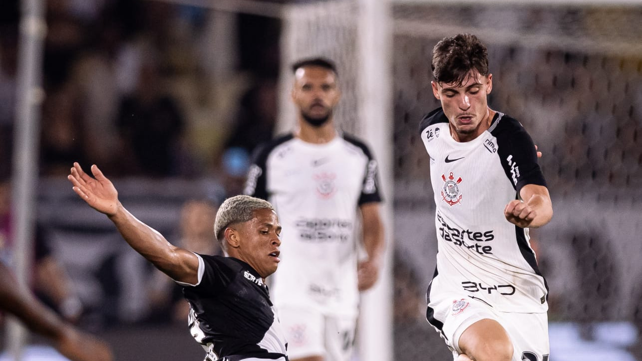 Corinthians se respalda em multas rescisórias e não pretende facilitar saída de Breno Bidon