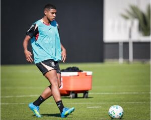 Diniz acompanha evolução de Gui Negão durante intertemporada no Corinthians